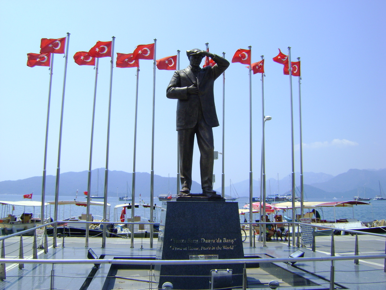 Памятник Мустафе Кемалю Ататюрку, Мармарис