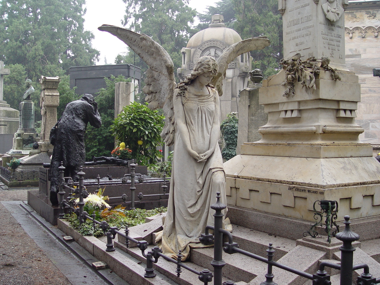 Монументальное кладбище